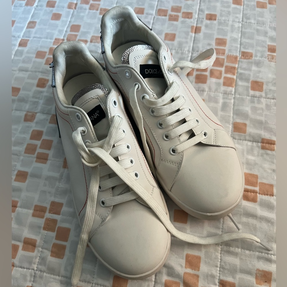 Dolce inspired shoes. Worn couple times.back ankle need to be fixed. Easy to do